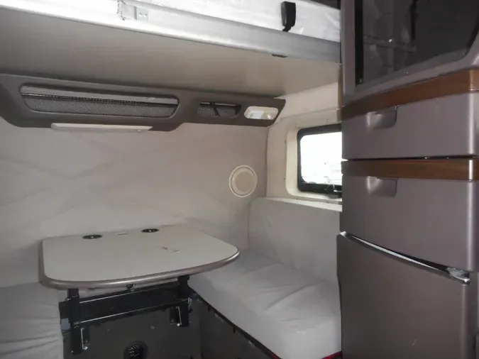 2017 VOLVO VNL64T780