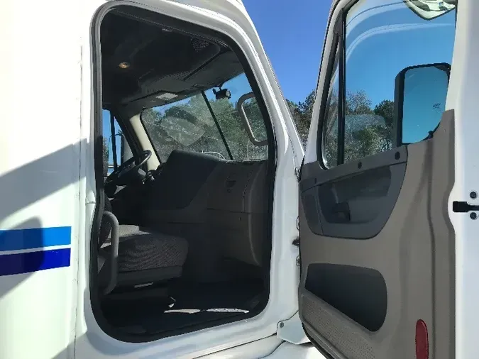 2019 Freightliner X12564ST