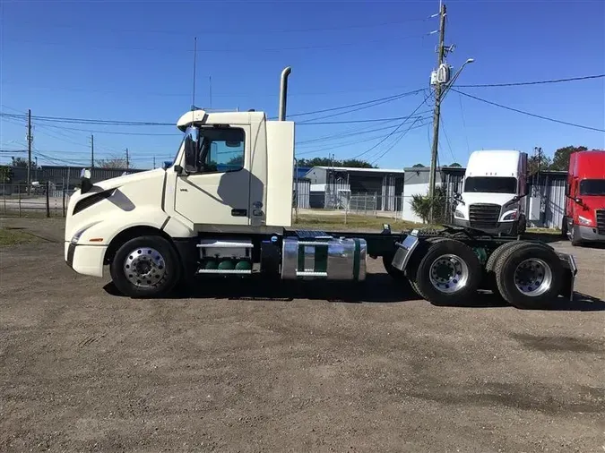 2019 VOLVO VNL300