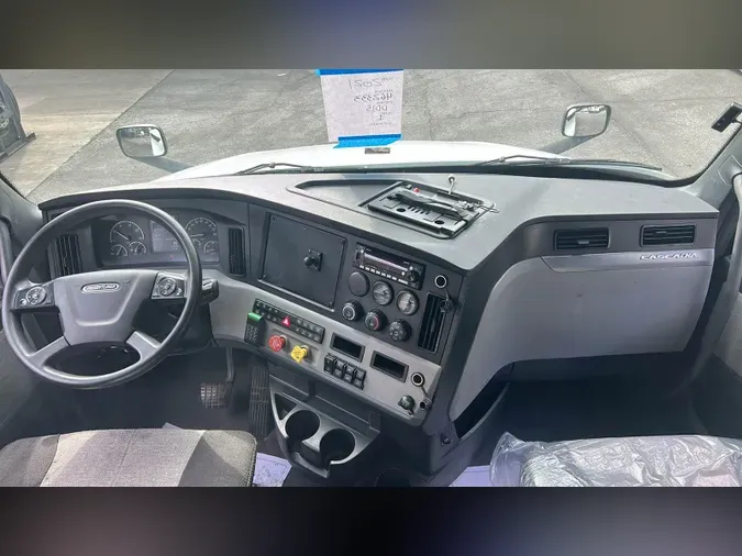 2021 Freightliner Cascadia 126