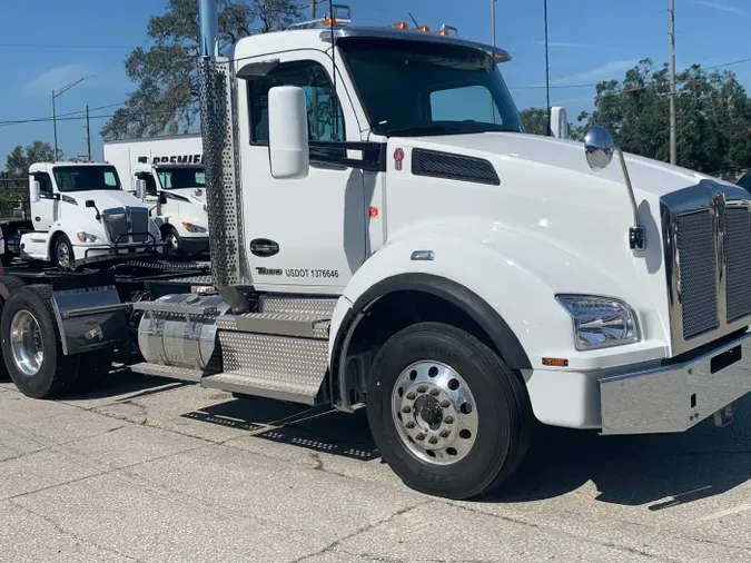 2024 Kenworth T880