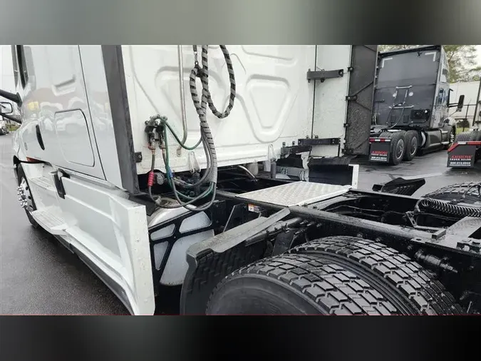 2021 FREIGHTLINER CA126