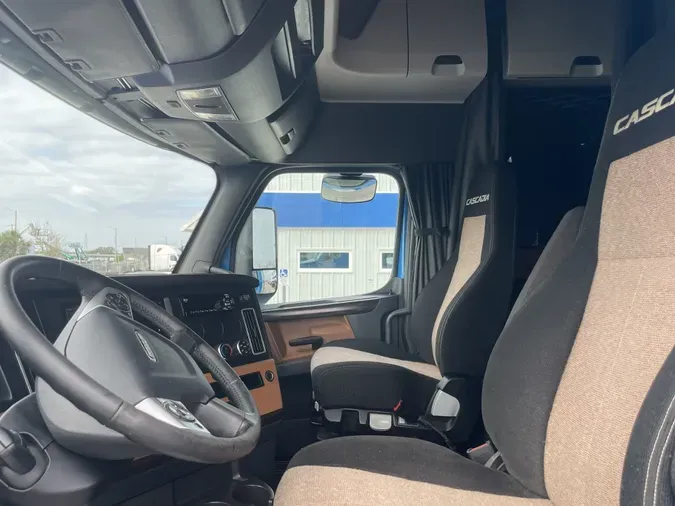 2019 Freightliner Cascadia 126