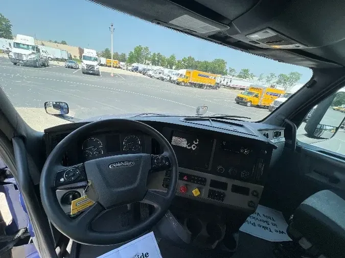 2019 Freightliner T12664ST