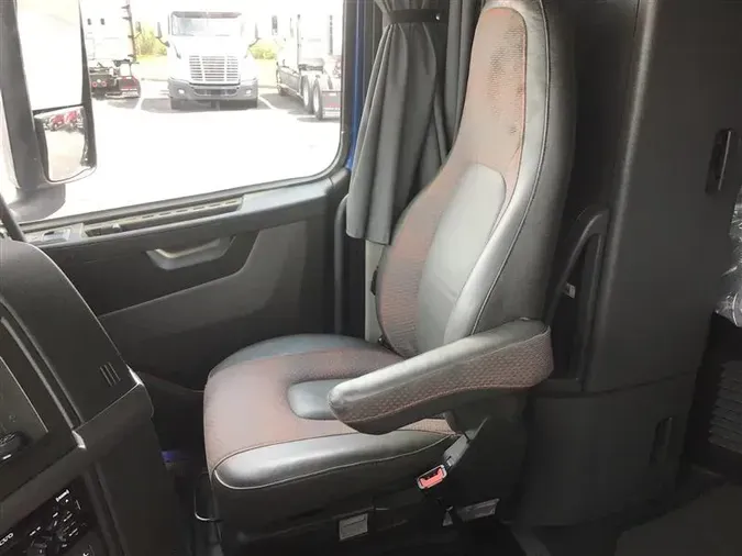 2020 VOLVO VNL760