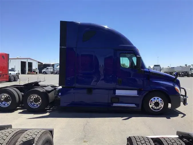 2021 FREIGHTLINER CA126