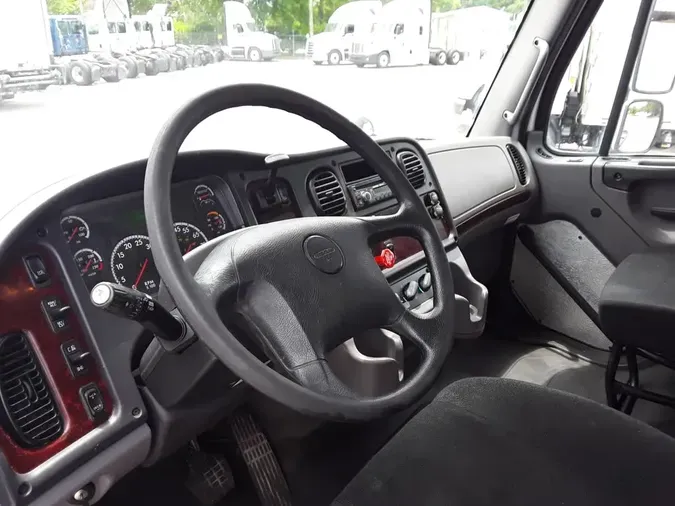 2017 FREIGHTLINER M2 106