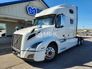 2024 VOLVO VNL64T760