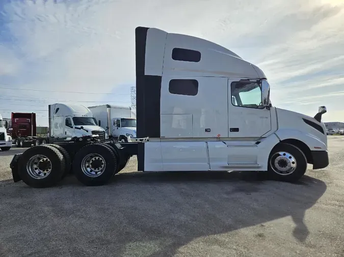 2023 VOLVO VNL64T760