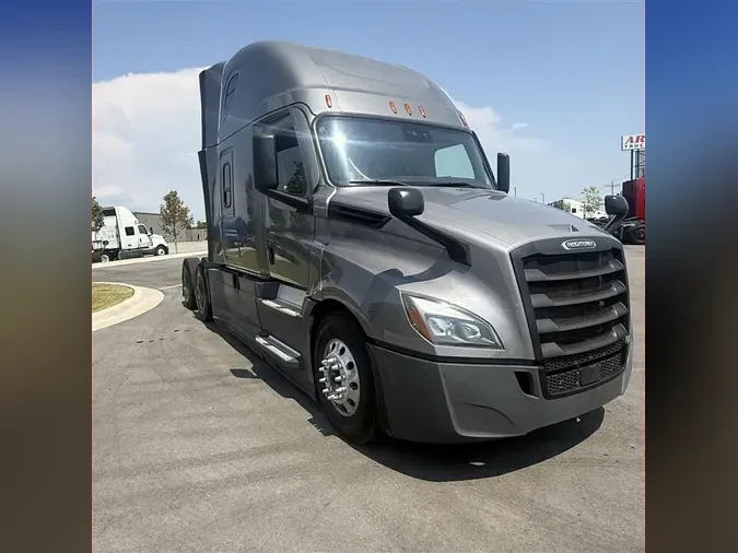 2022 FREIGHTLINER CA126