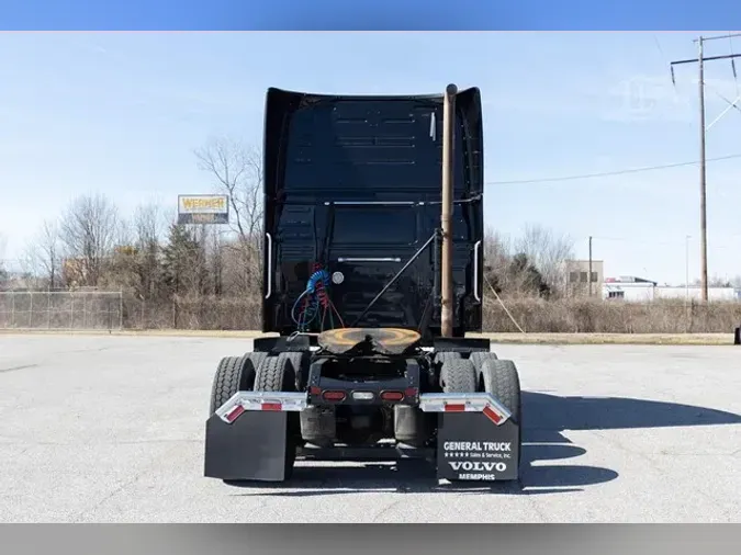 2017 VOLVO VNL64T760