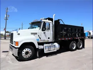 2012 MACK PINNACLE CHU613