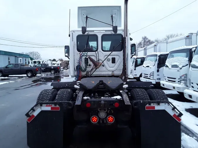 2015 FREIGHTLINER/MERCEDES CASCADIA 113