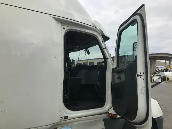 2019 Freightliner T12664ST