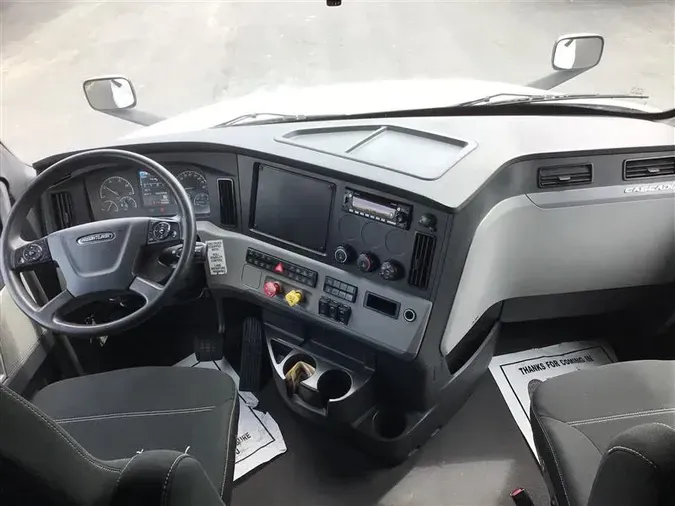 2020 FREIGHTLINER CASCADEVO1