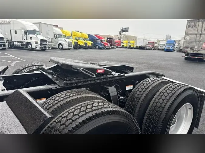 2021 FREIGHTLINER CA126