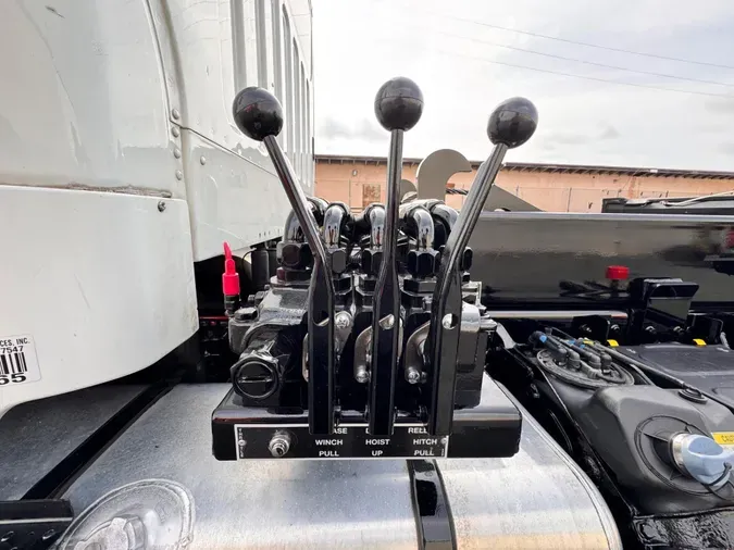 2018 Freightliner Business Class M2 106