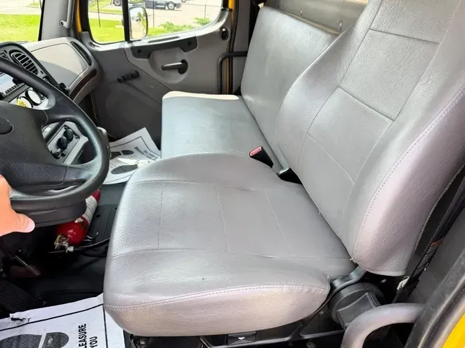 2019 Freightliner Business Class M2 106