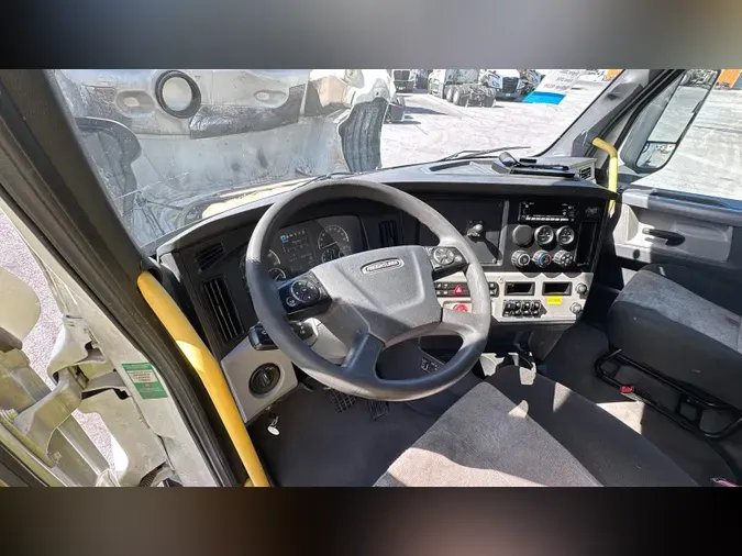 2022 Freightliner Cascadia 126