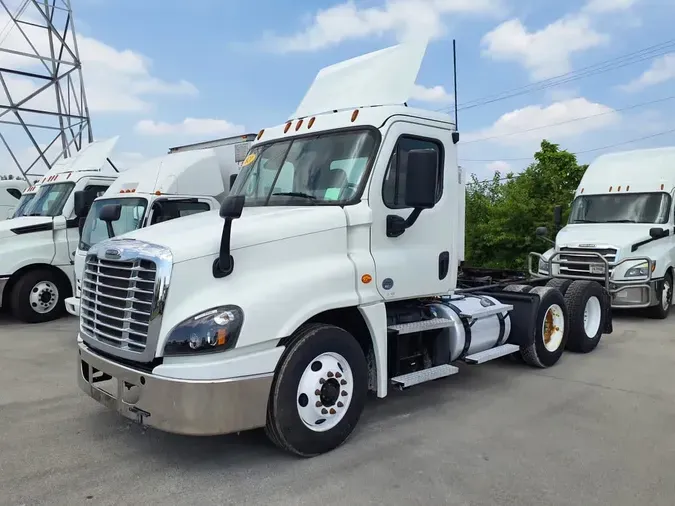 2020 FREIGHTLINER CASCADIA 12590a1ec27139b7ae7d1532b5b7fbafc79