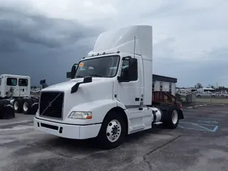 2016 Volvo VNM42TRACTOR