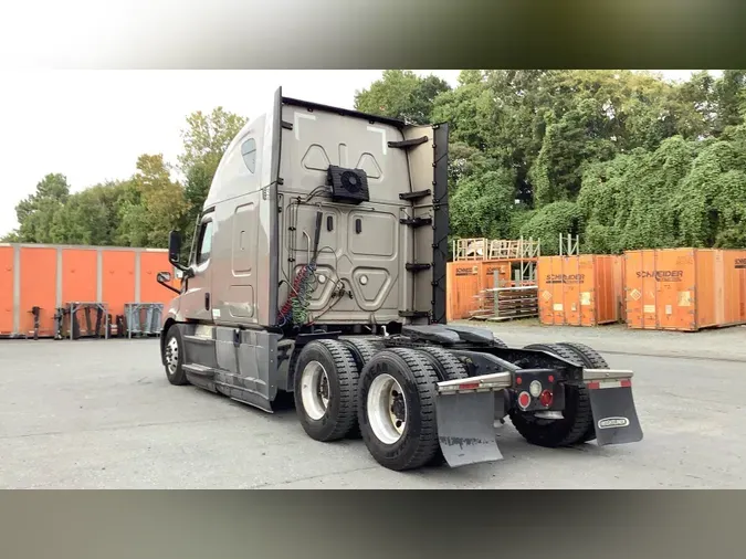 2021 Freightliner Cascadia 126