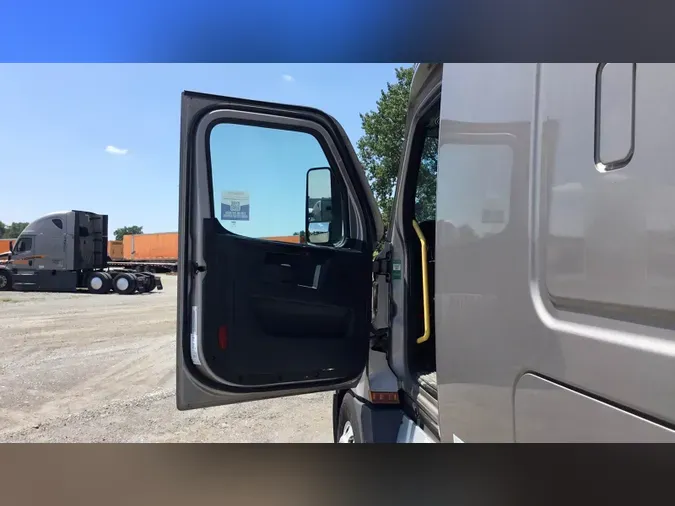 2025 Freightliner Cascadia 12690aa9506b5939abcb551ff3e1bcb9b72