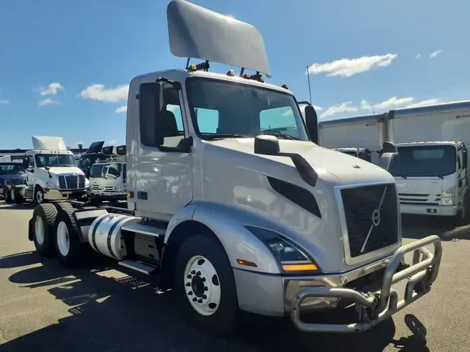 2019 VOLVO VNL
