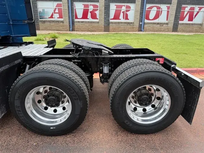 2021 VOLVO VNL760