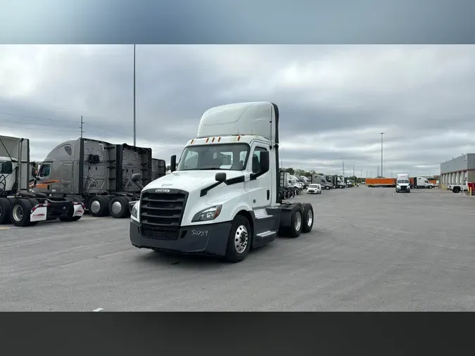 2020 Freightliner Cascadia 12690b924deaa18b2d2f6f2738ca7bb94bc