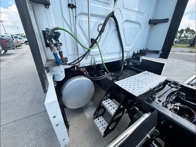 2019 Freightliner Cascadia 126