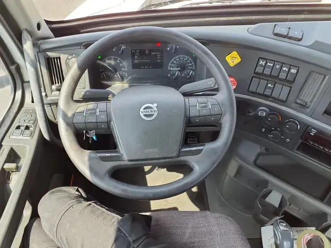 2019 VOLVO VNL64T-300