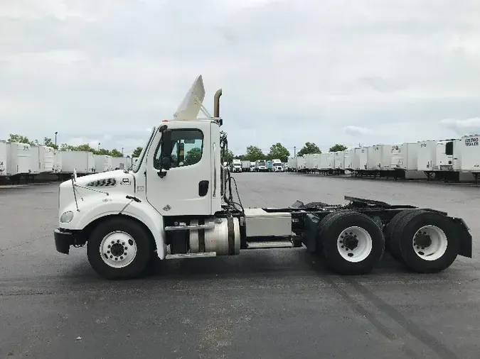 2017 Freightliner M211264S