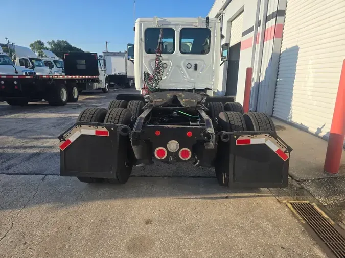 2019 FREIGHTLINER CASCADIA 125