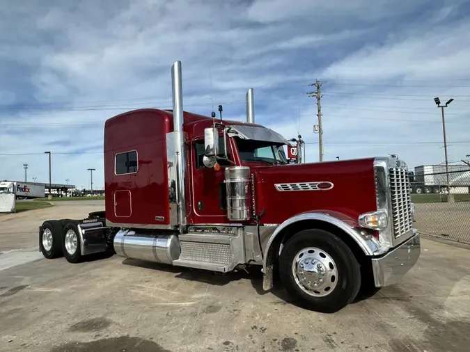 2021 Peterbilt 389