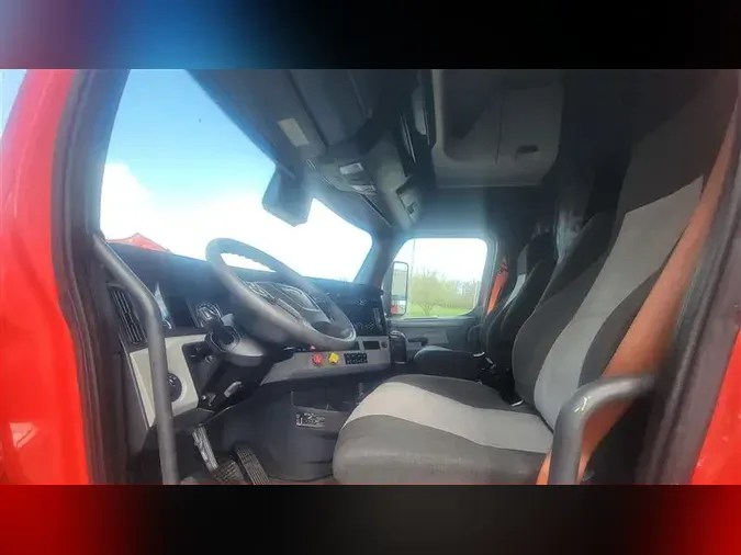 2021 FREIGHTLINER CA126