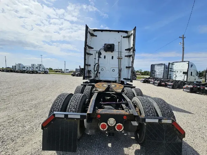 2021 FREIGHTLINER Cascadia 126