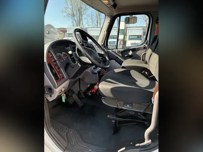 2020 FREIGHTLINER/MERCEDES M2 106