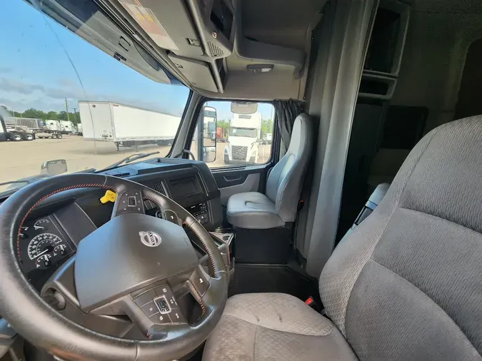 2022 VOLVO VNL64T740