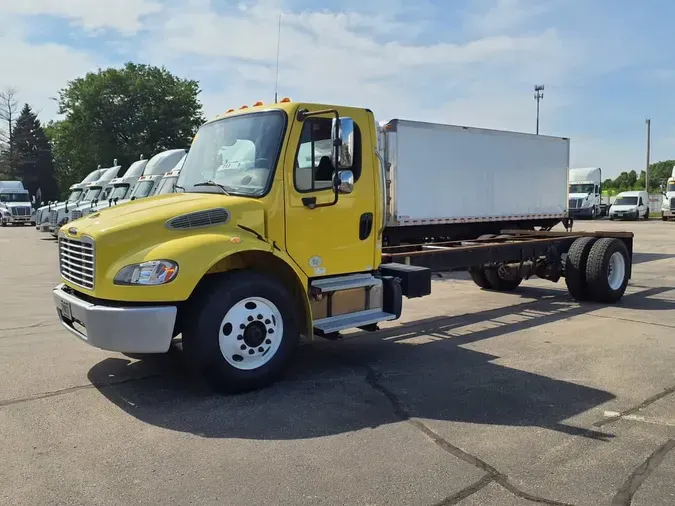 2016 FREIGHTLINER M2 10690d0ea624e4e7a98ec357f378f37a2eb
