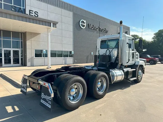 2020 MACK AN64T