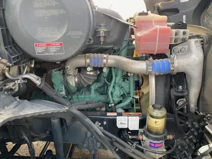 2023 Volvo VNR64T40090d577ccef100ce97018e0f4029484c0