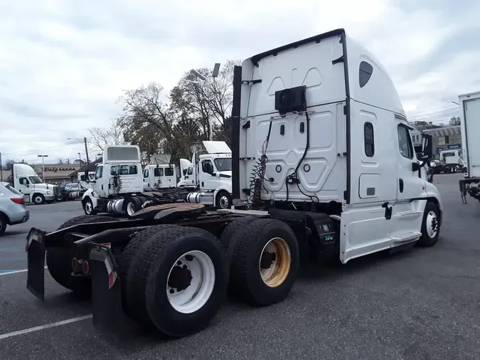 2020 FREIGHTLINER/MERCEDES CASCADIA 12590d699a4fd0374347ff64864e5fb865f