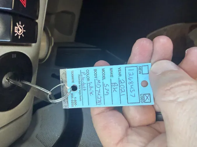 2021 Peterbilt 57990d70b11d3d1b4f26bdec5965b1ef66b