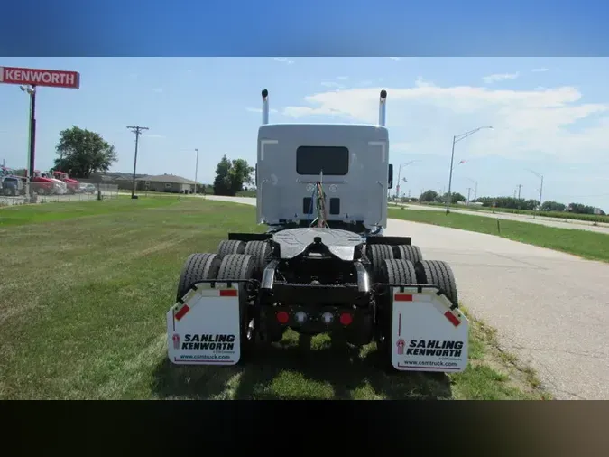 2025 Kenworth T880