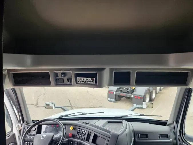 2024 VOLVO VNL64T760
