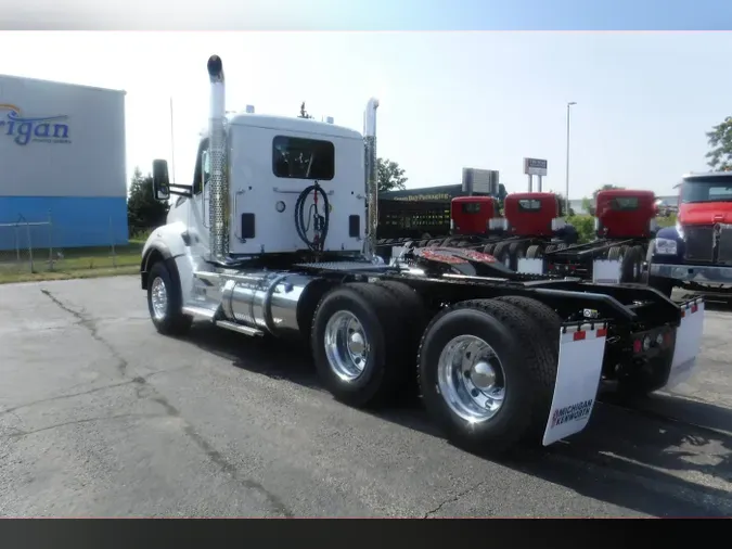 2025 Kenworth T880