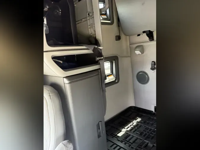 2021 VOLVO VNL64T760
