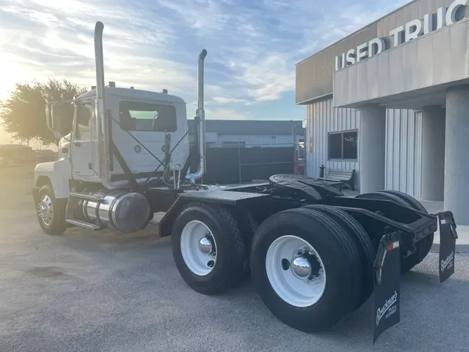 2019 MACK PI64T