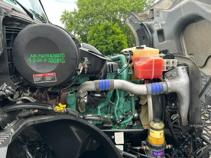 2021 Volvo VNL 860